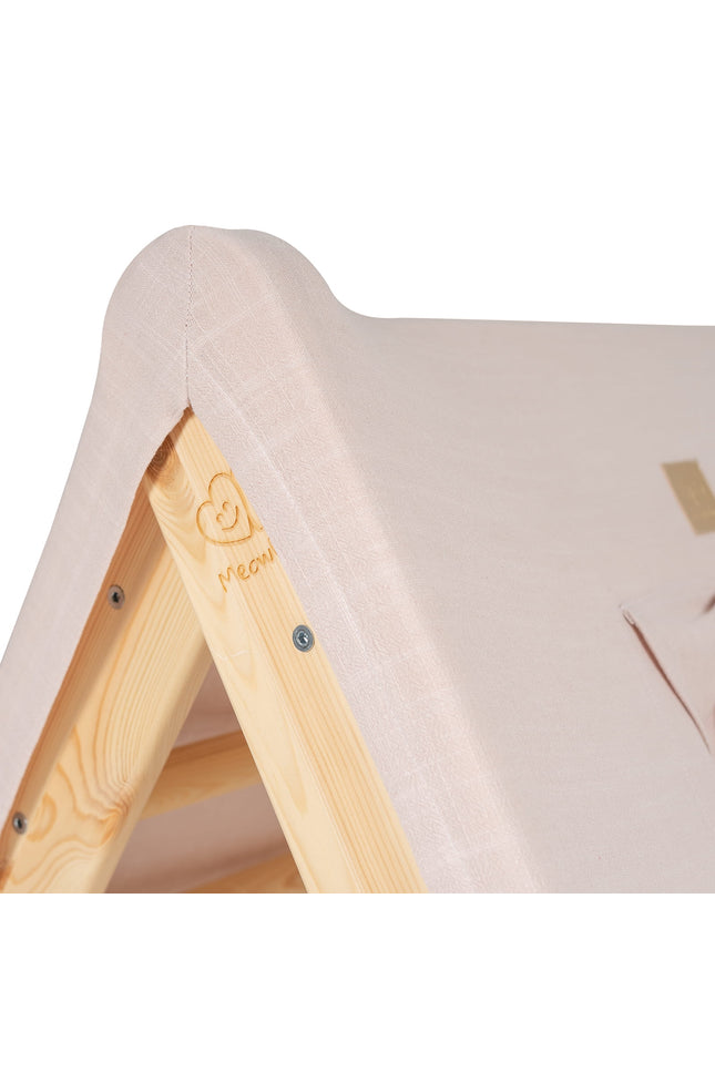 Ladderhuisje van natuurlijk hout met roze bekleding-mercibeaucoupp.eu