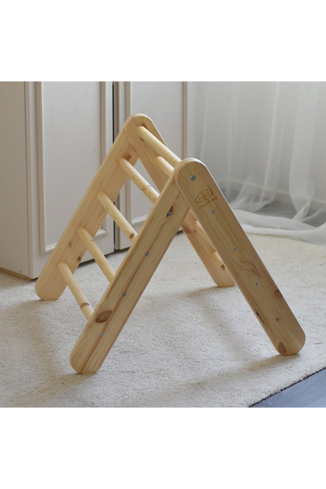 Ladderhuisje van natuurlijk hout met roze bekleding-mercibeaucoupp.eu